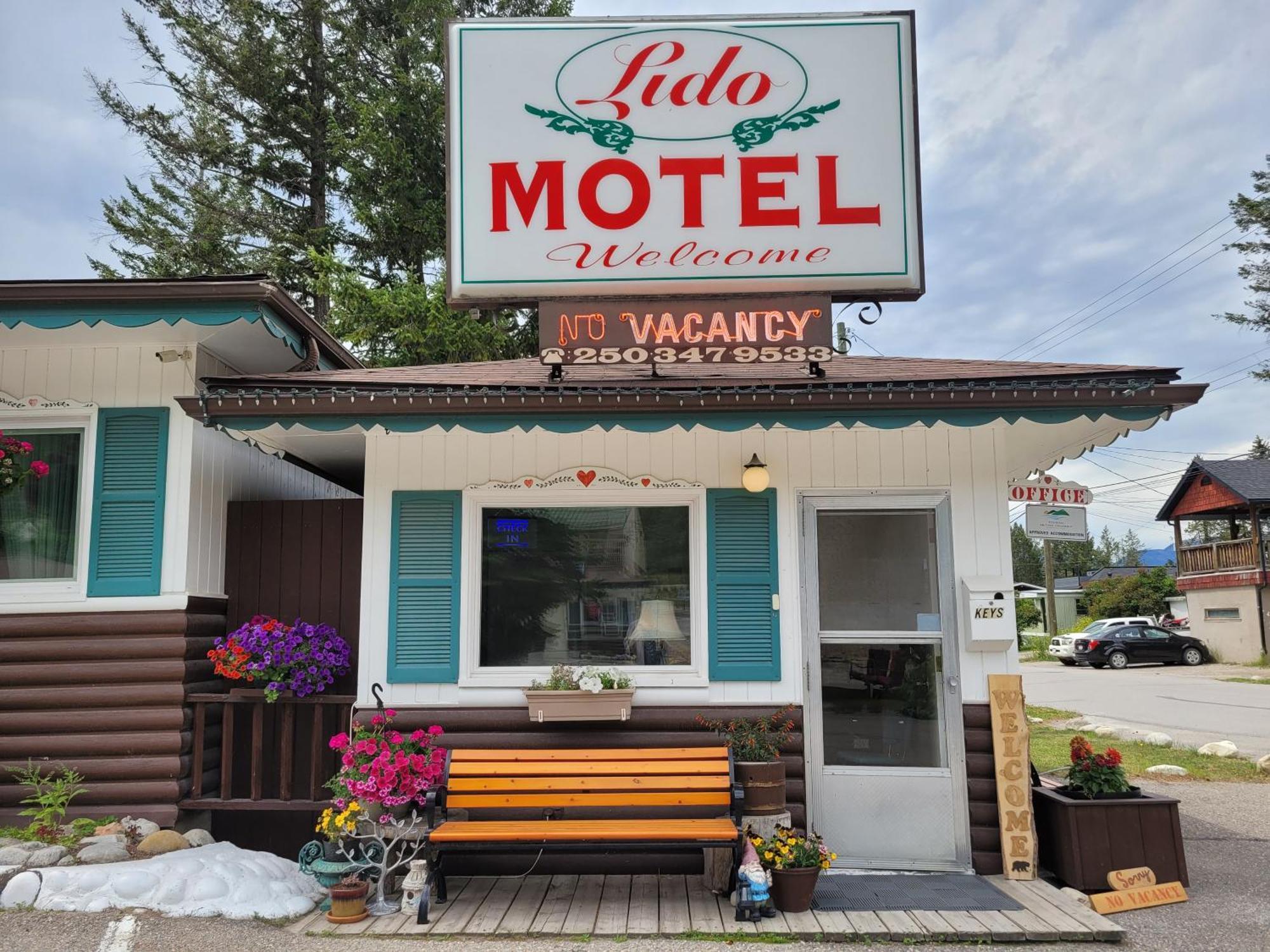 Lido Motel Radium Hot Springs Exterior photo